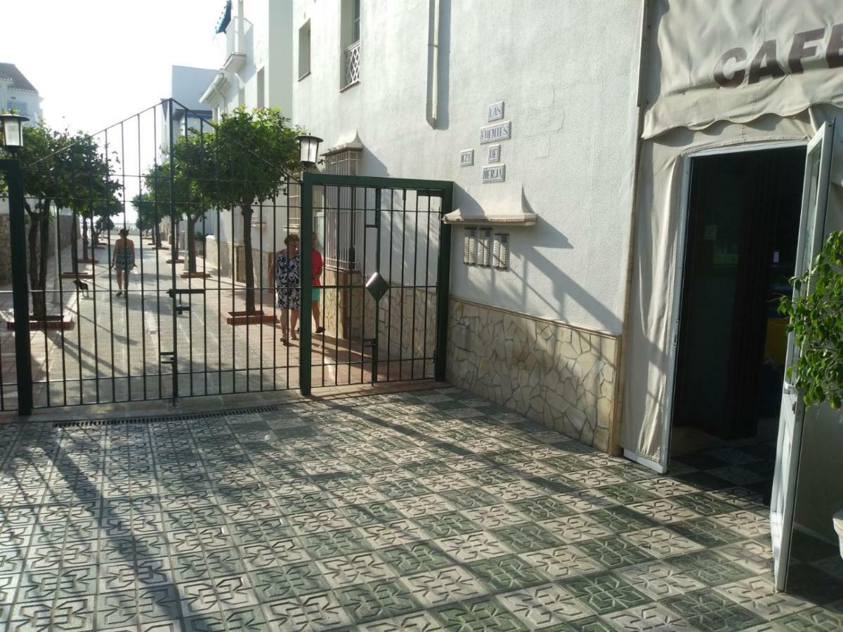Апартаменты Nerja Solymar Экстерьер фото
